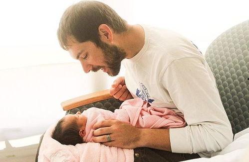 突然生孩子视频,揭秘真实分娩瞬间